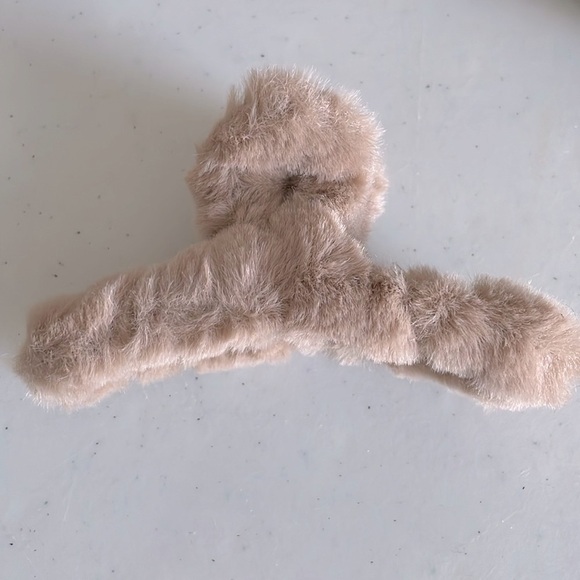 NWT - Furry claw clips 3 for $12 - Picture 3 of 6